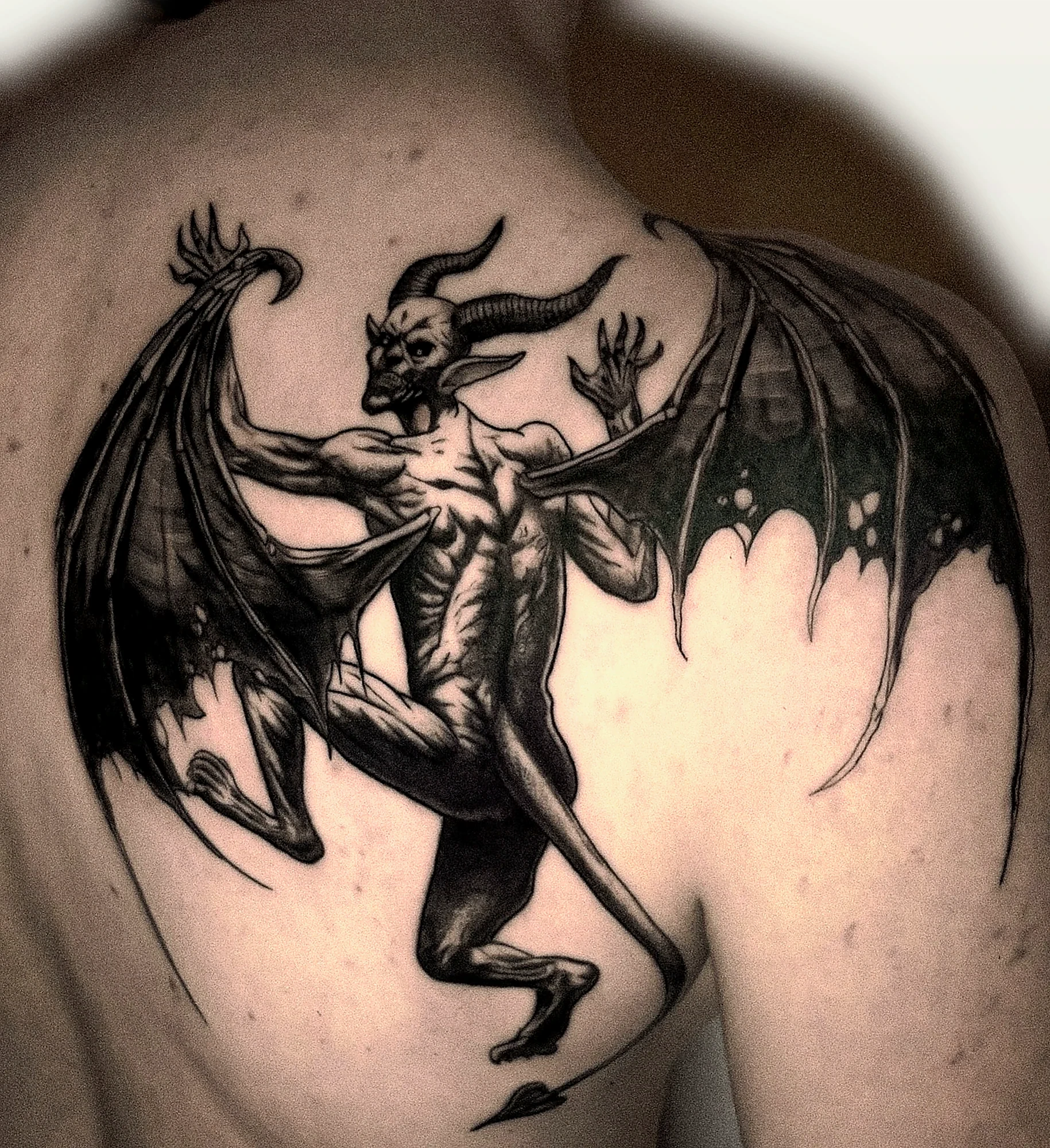 Blackwork Tattoo von Lloyd Salomon in Bremen – Motiv 009