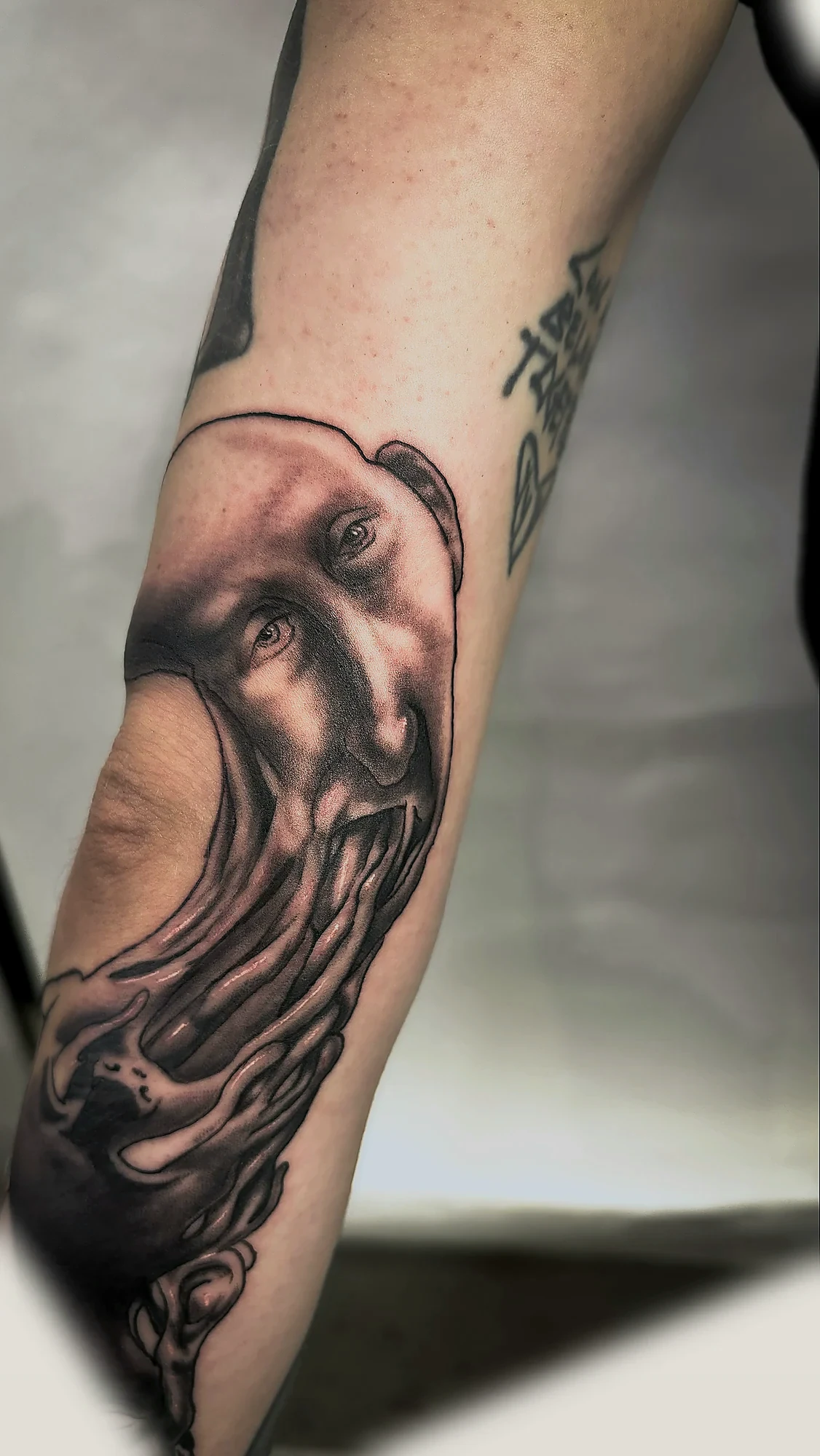Blackwork Tattoo von Lloyd Salomon in Bremen – Motiv 010