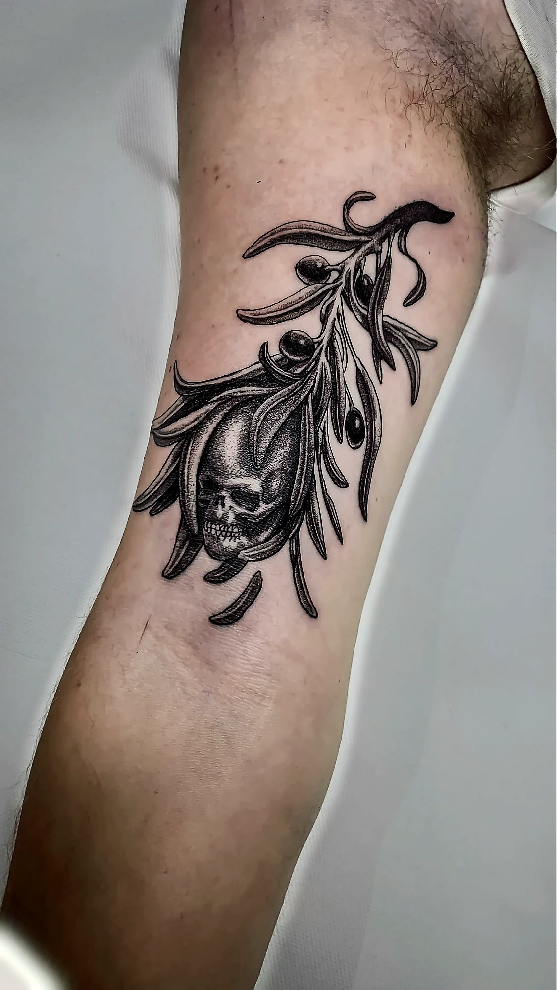 Blackwork Tattoo von Lloyd Salomon in Bremen – Motiv 020