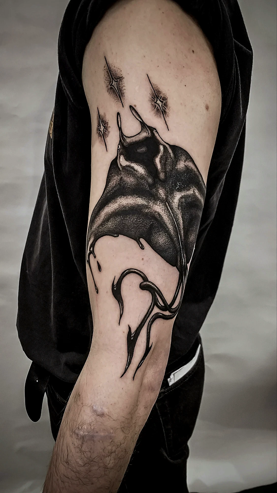 Blackwork Tattoo von Lloyd Salomon in Bremen – Motiv 046